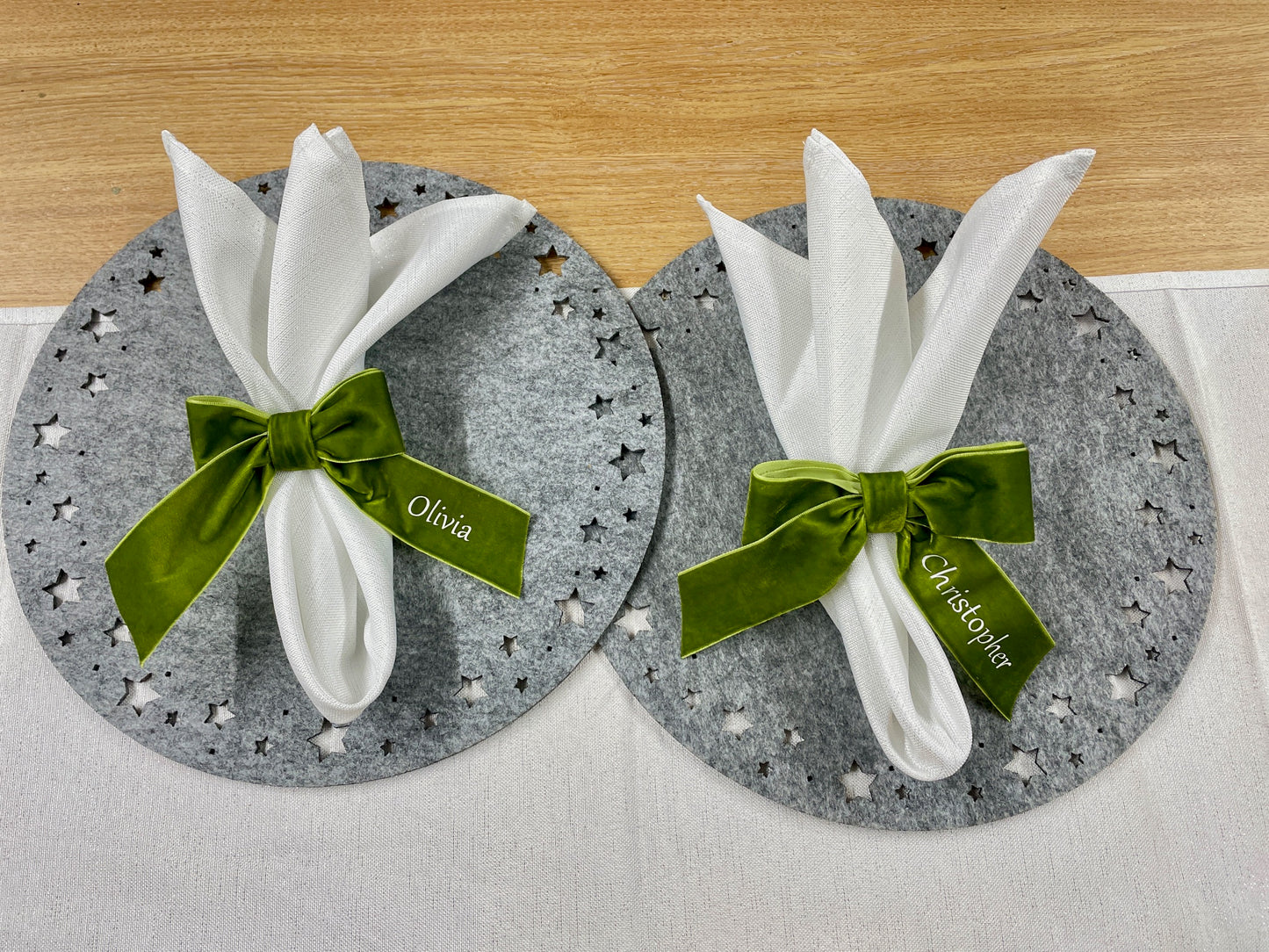 Luxury Personalised Velvet Bow Napkin Rings | Ideal Wedding Place names | Unique Wedding table setting Favours | Multiple Colours Available