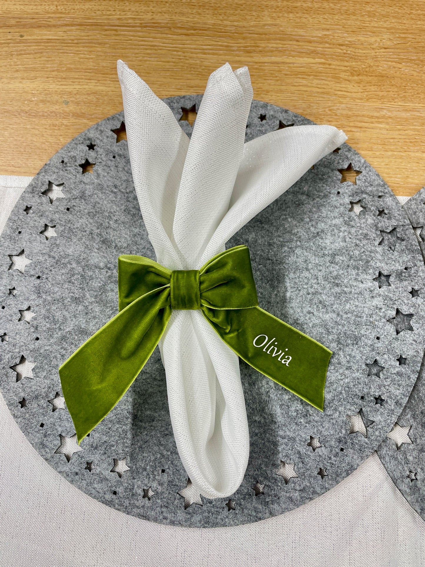 Luxury Personalised Velvet Bow Napkin Rings | Ideal Wedding Place names | Unique Wedding table setting Favours | Multiple Colours Available